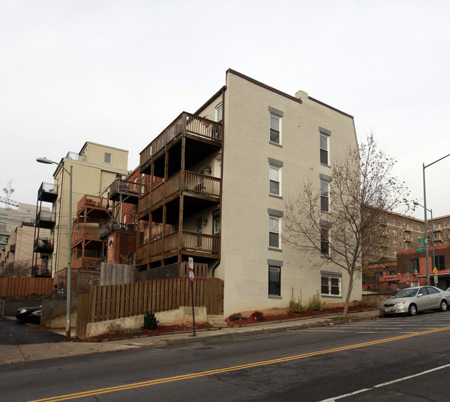 1300 Belmont St NW in Washington, DC - Foto de edificio - Building Photo