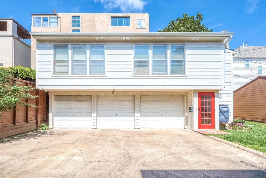 1558 1/2 Castle Court Unit in Houston, TX - Building Photo