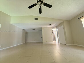 7029 Marlberry Ln in Tamarac, FL - Building Photo - Building Photo