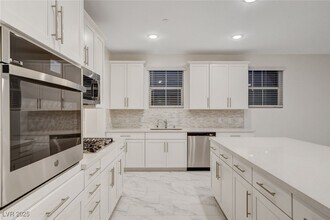 2555 Hampton Rd in Henderson, NV - Building Photo - Building Photo