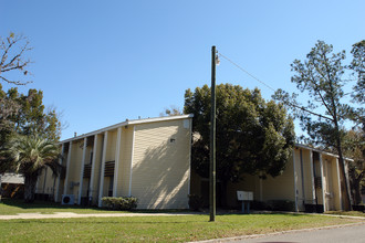 Pine Gardens in Ocala, FL - Building Photo - Building Photo