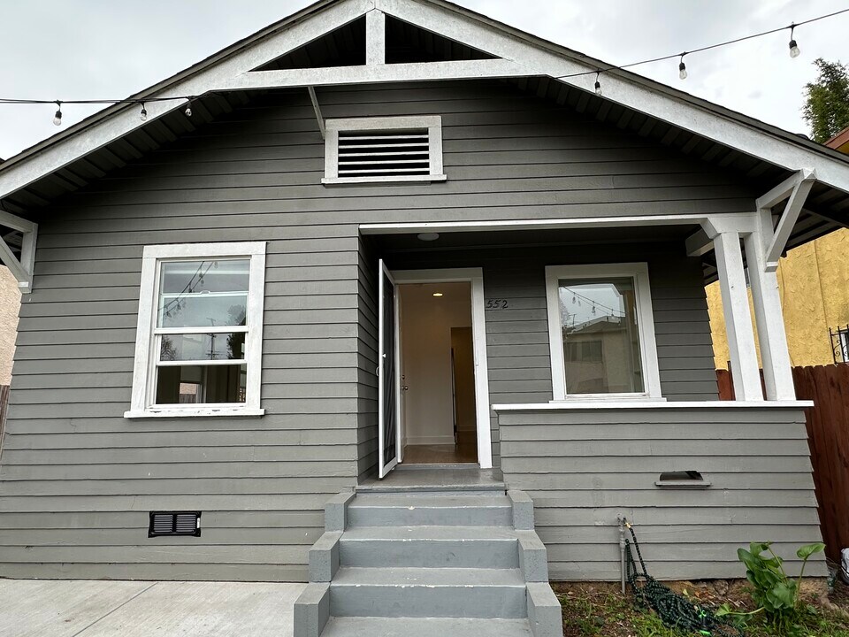 552 Brooks Ave in Los Angeles, CA - Building Photo