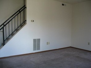 Glenwood Village Apartments in Findlay, OH - Building Photo - Interior Photo