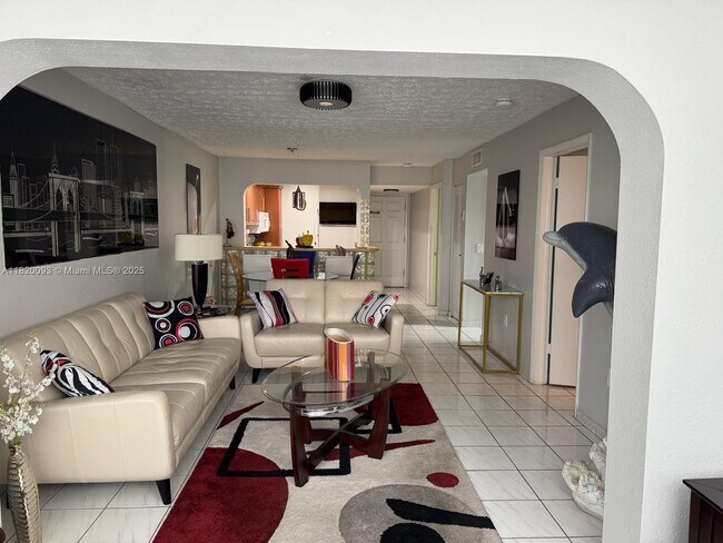 6090 W 18th Ave in Hialeah, FL - Building Photo - Building Photo