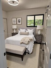 2160 NW 30th St in Miami, FL - Foto de edificio - Building Photo