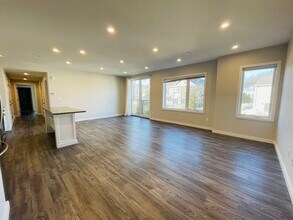375 Pleasant St, Unit 2 in Watertown, MA - Building Photo - Building Photo