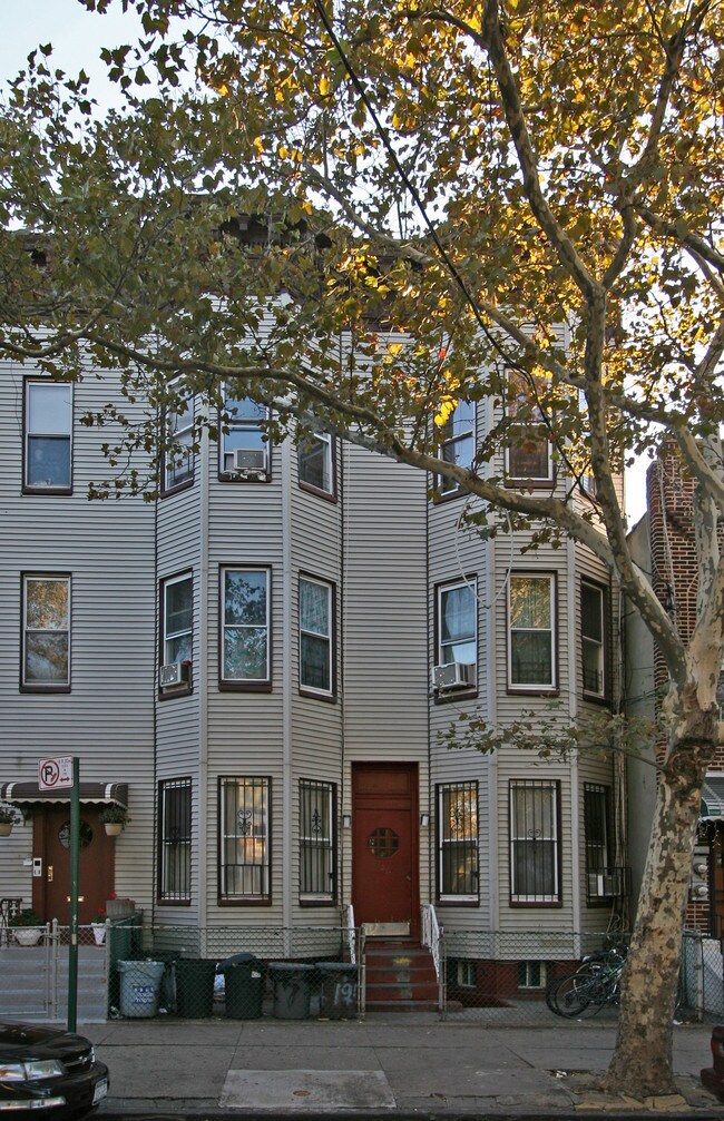 127 Miller Ave in Brooklyn, NY - Building Photo - Building Photo