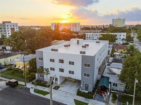 3728 NW 19th Ave, Unit 307 in Miami, FL - Building Photo