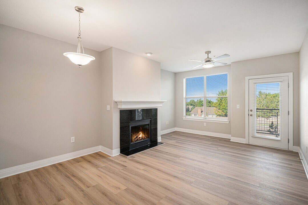 9039 E Panorama Cir in Englewood, CO - Foto de edificio