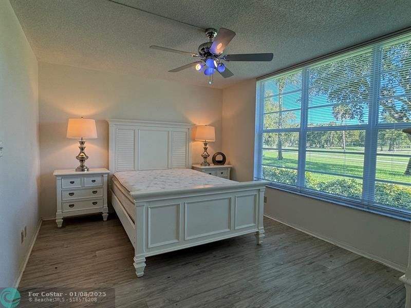 3800 Oaks Clubhouse Dr in Pompano Beach, FL - Building Photo