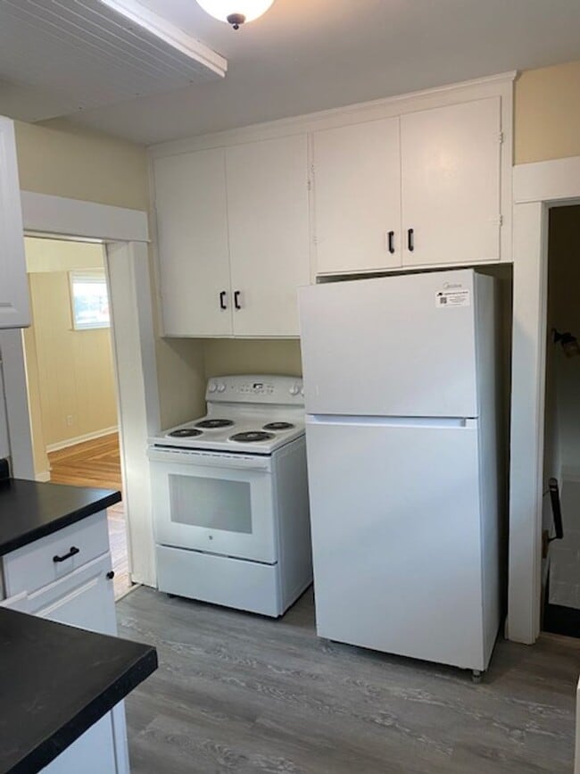 2200 E Grand River Ave in Lansing, MI - Building Photo - Building Photo