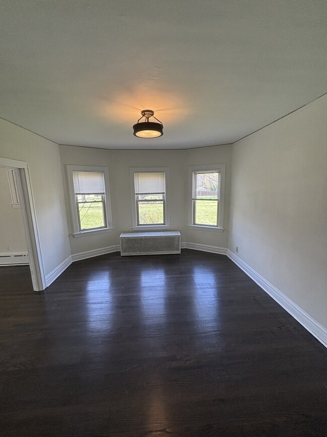 201 E Fremont Ave in Elmhurst, IL - Foto de edificio - Building Photo