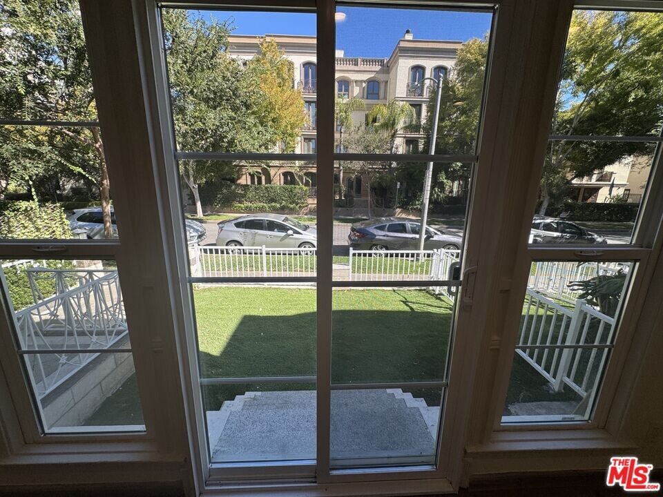 133 Crescent Dr in Beverly Hills, CA - Building Photo