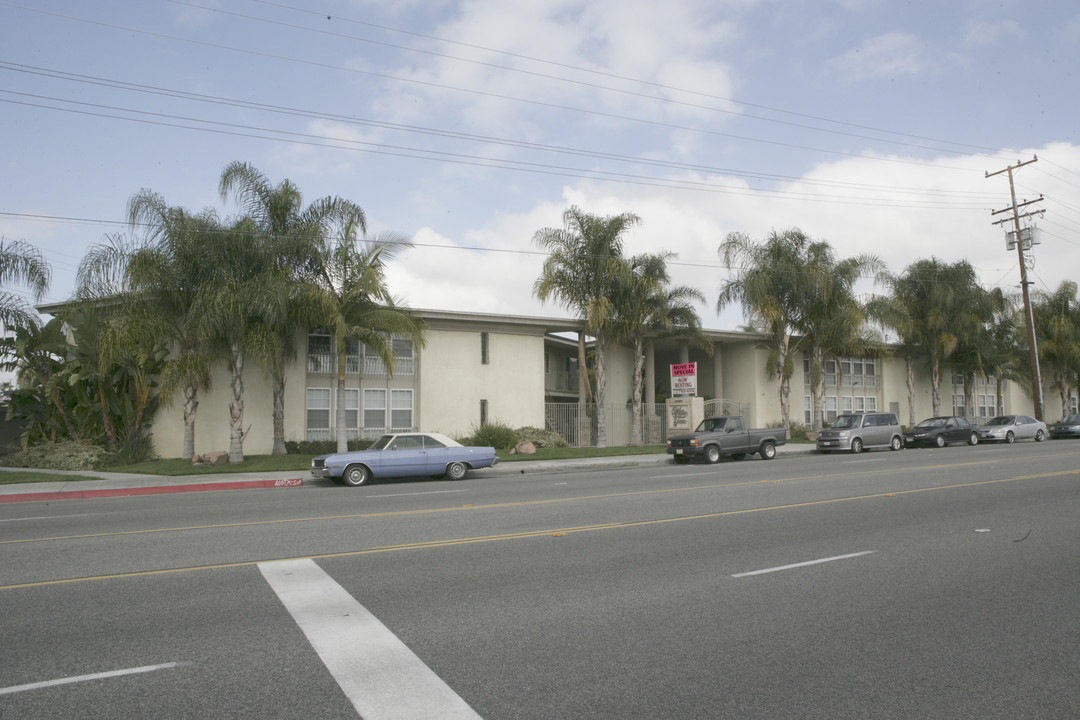 Whittier Terrace Apartments in Whittier, CA - Building Photo