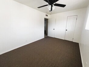1802 Forrest St in Bakersfield, CA - Foto de edificio - Building Photo