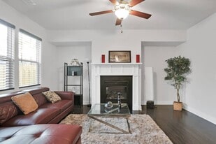 5512 Cascade Run in Atlanta, GA - Building Photo