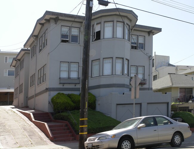 726-732 Walker Ave in Oakland, CA - Foto de edificio - Building Photo