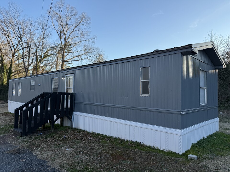 213 Jasmine Ln in Seneca, SC - Building Photo