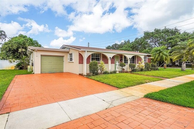 2705 Roosevelt St in Hollywood, FL - Building Photo - Building Photo