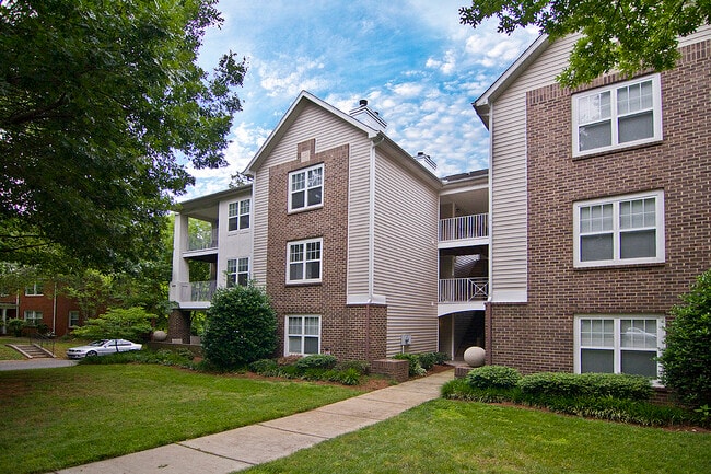 2701 Selwyn Ave