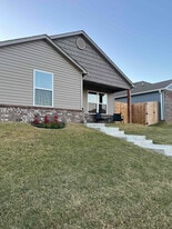 1039 S Nighthawk Ln in Fayetteville, AR - Building Photo