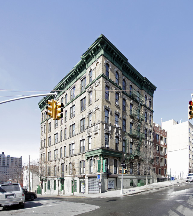 465 E 167th St in Bronx, NY - Building Photo