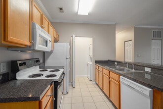 Summit Rise Apartments in Copley, OH - Foto de edificio - Interior Photo
