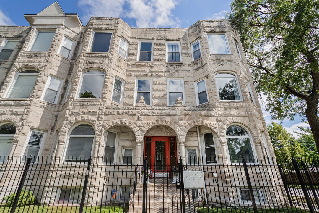 6557 S University Ave in Chicago, IL - Foto de edificio
