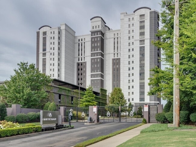 717 Riverside Dr, Unit 12 in Memphis, TN - Building Photo - Building Photo