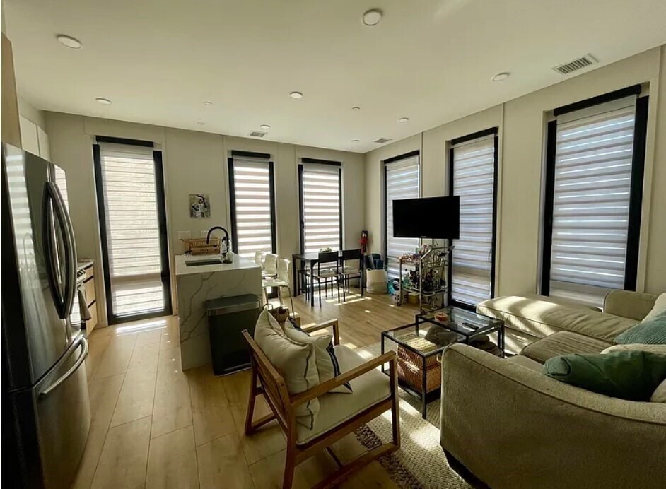 157 W 9th St, Unit 1l in Boston, MA - Building Photo