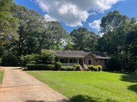 75 Williamson Dr in Williamson, GA - Building Photo