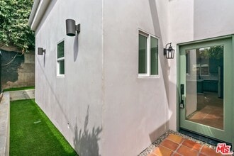 8589 Rugby Dr in West Hollywood, CA - Building Photo - Building Photo