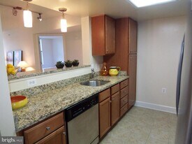 11800 Sunset Hills Rd in Reston, VA - Building Photo