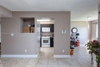 706 NW 92nd Ave in Plantation, FL - Building Photo - Building Photo