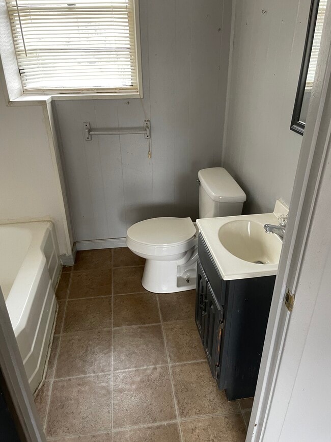 625 E Mill St, Unit B in Malvern, AR - Building Photo - Building Photo