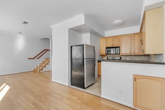 4034 Redwood Ave in Los Angeles, CA - Building Photo - Building Photo