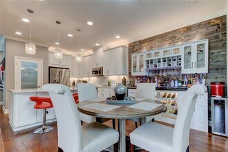 8750 Terracina Lake Dr in Tampa, FL - Building Photo - Building Photo