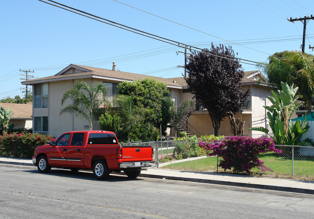 1230 Azalea St in Oxnard, CA - Building Photo