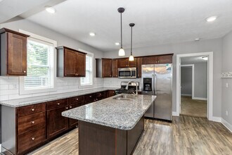 618 4th St NW, Unit 2 in Grand Rapids, MI - Foto de edificio - Building Photo