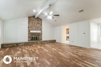 2127 Round Wind Trail in Crosby, TX - Foto de edificio - Building Photo