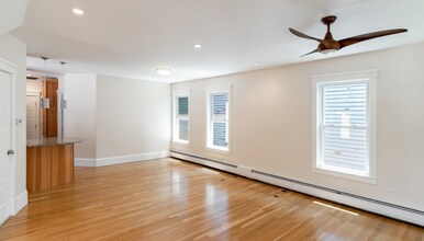 55 Magee St, Unit 55 in Cambridge, MA - Foto de edificio - Building Photo
