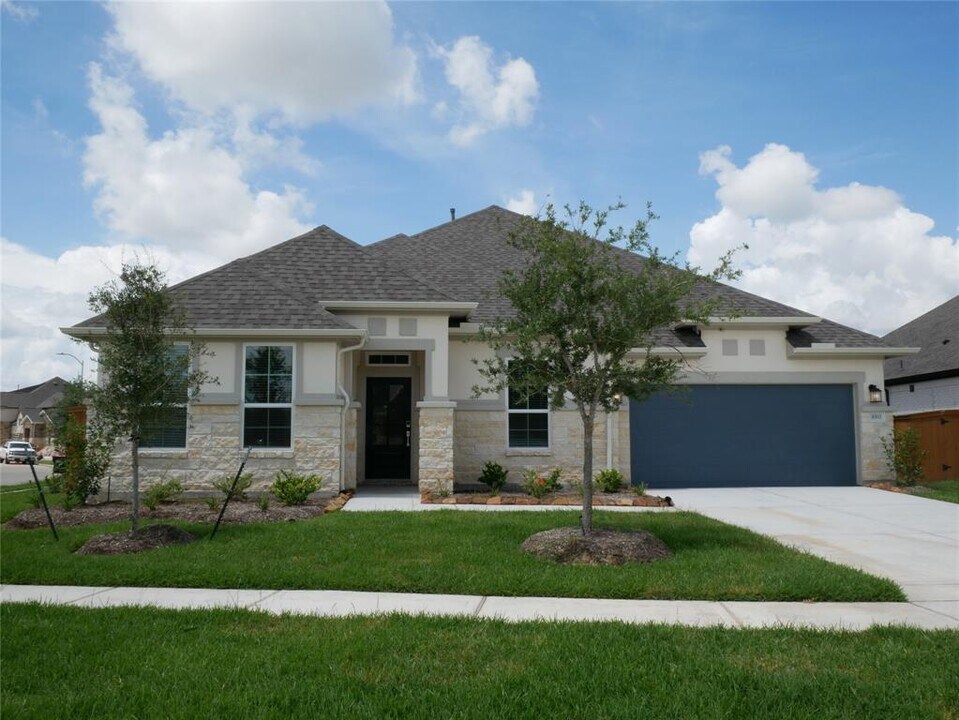 8503 Pier Cove Dr in Cypress, TX - Building Photo