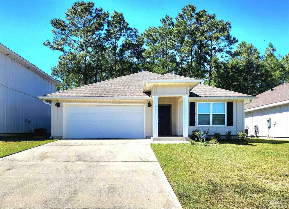 11045 Blacktail Loop in Bellview, FL - Foto de edificio