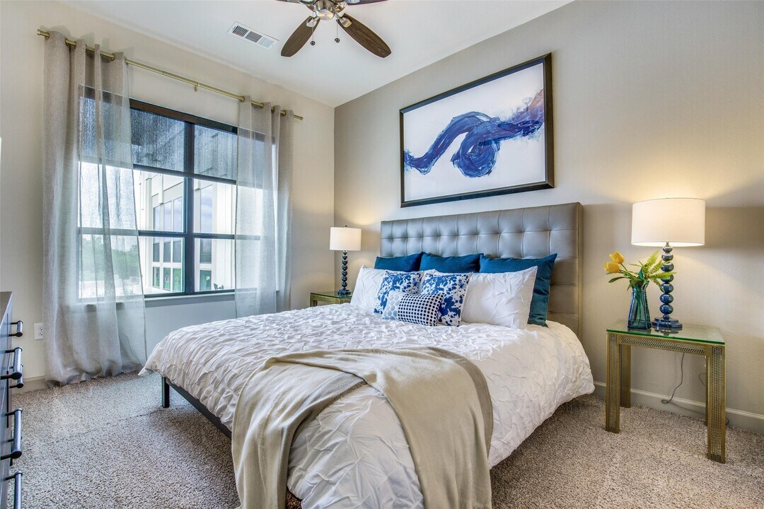 4139 Bellaire Blvd in Houston, TX - Building Photo