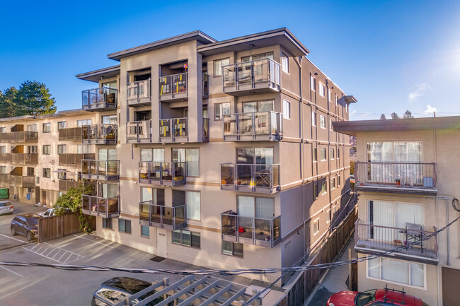 Avesta Apartments in North Vancouver, BC - Building Photo - Building Photo