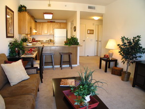 Sycamore Hills By The Bay (Senior) in Hercules, CA - Foto de edificio - Building Photo