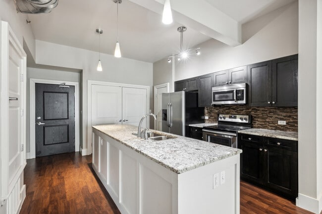 1000 Lipscomb St, Unit 308 in Fort Worth, TX - Foto de edificio - Building Photo