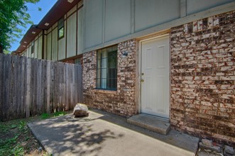 College Park Townhomes in Oklahoma City, OK - Building Photo - Building Photo