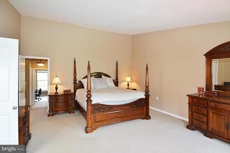 21168 Millwood Square in Sterling, VA - Building Photo - Building Photo