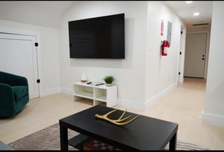 466 Avon Ave, Unit 3 in Newark, NJ - Foto de edificio - Building Photo